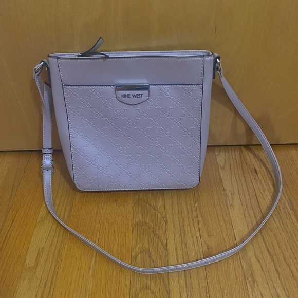 Nine West Handbags - Nine West Elody Crossbody in Mushroom Print Dusk EUC